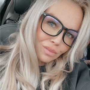 Meet your Posher, Casey